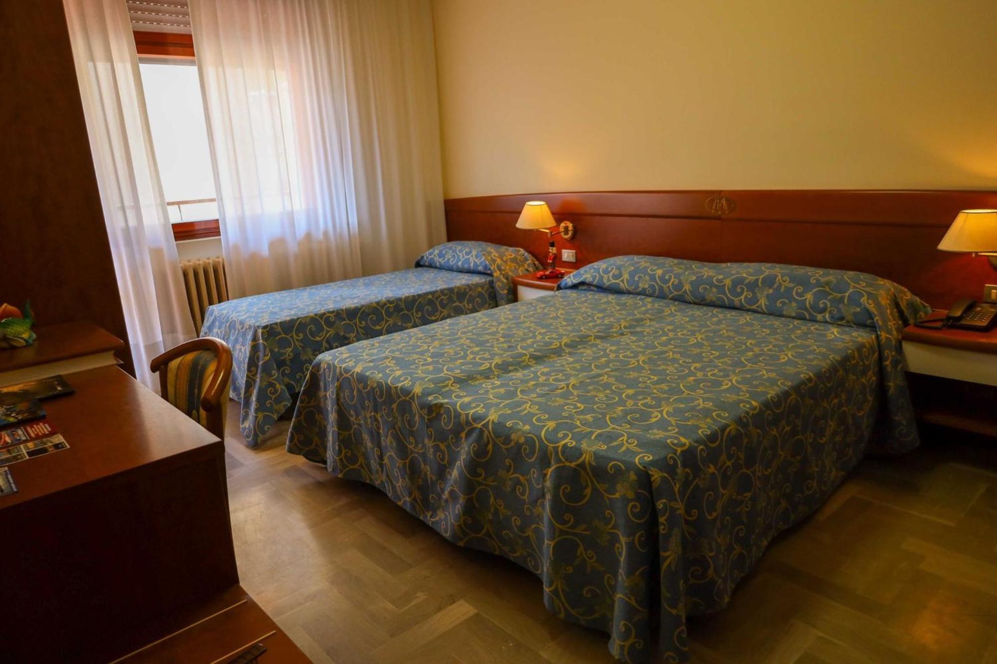 סוטומרינה Easy Hotel Meryon מראה חיצוני תמונה
