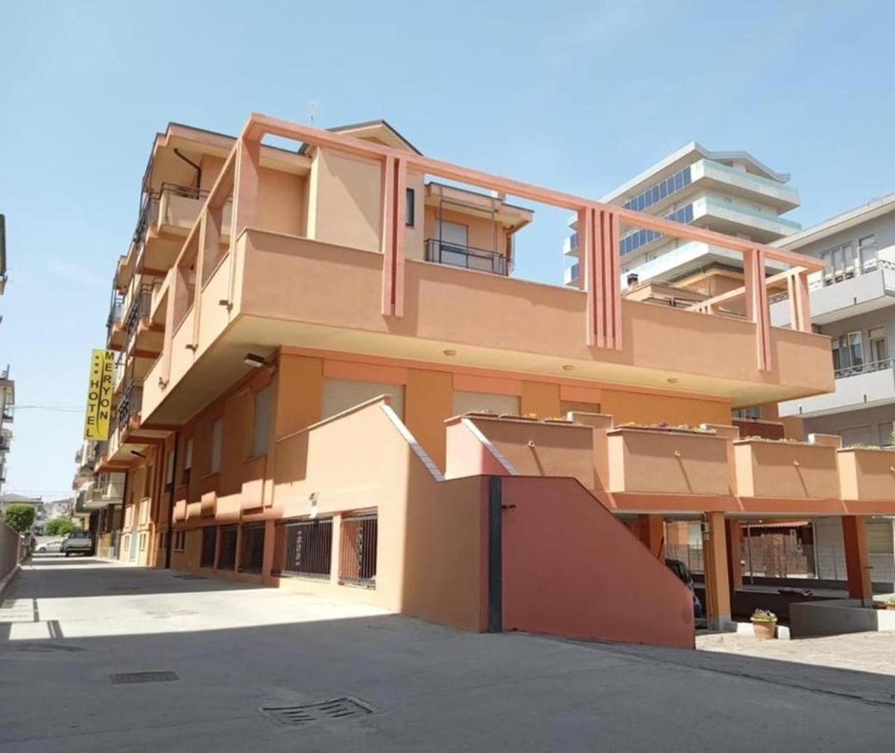 סוטומרינה Easy Hotel Meryon מראה חיצוני תמונה