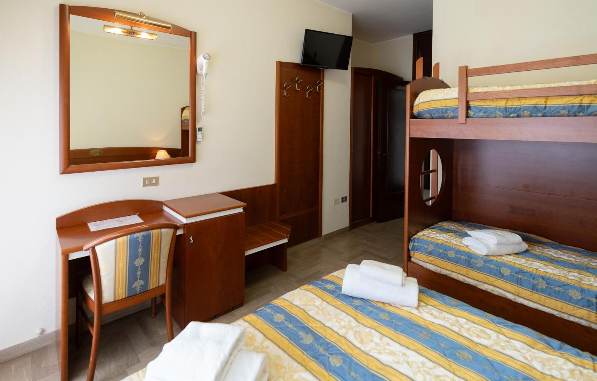 סוטומרינה Easy Hotel Meryon חדר תמונה