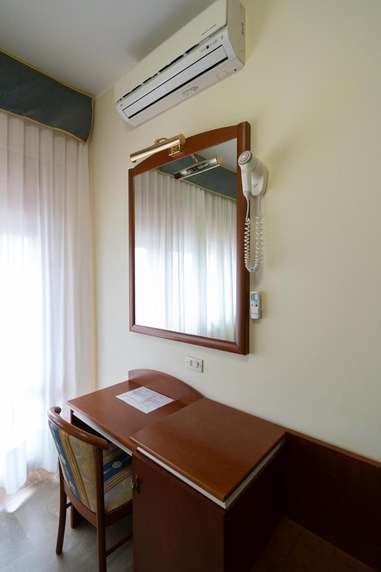 סוטומרינה Easy Hotel Meryon חדר תמונה