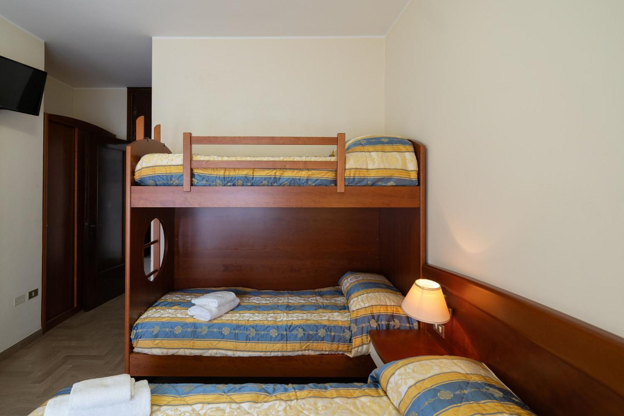 סוטומרינה Easy Hotel Meryon מראה חיצוני תמונה