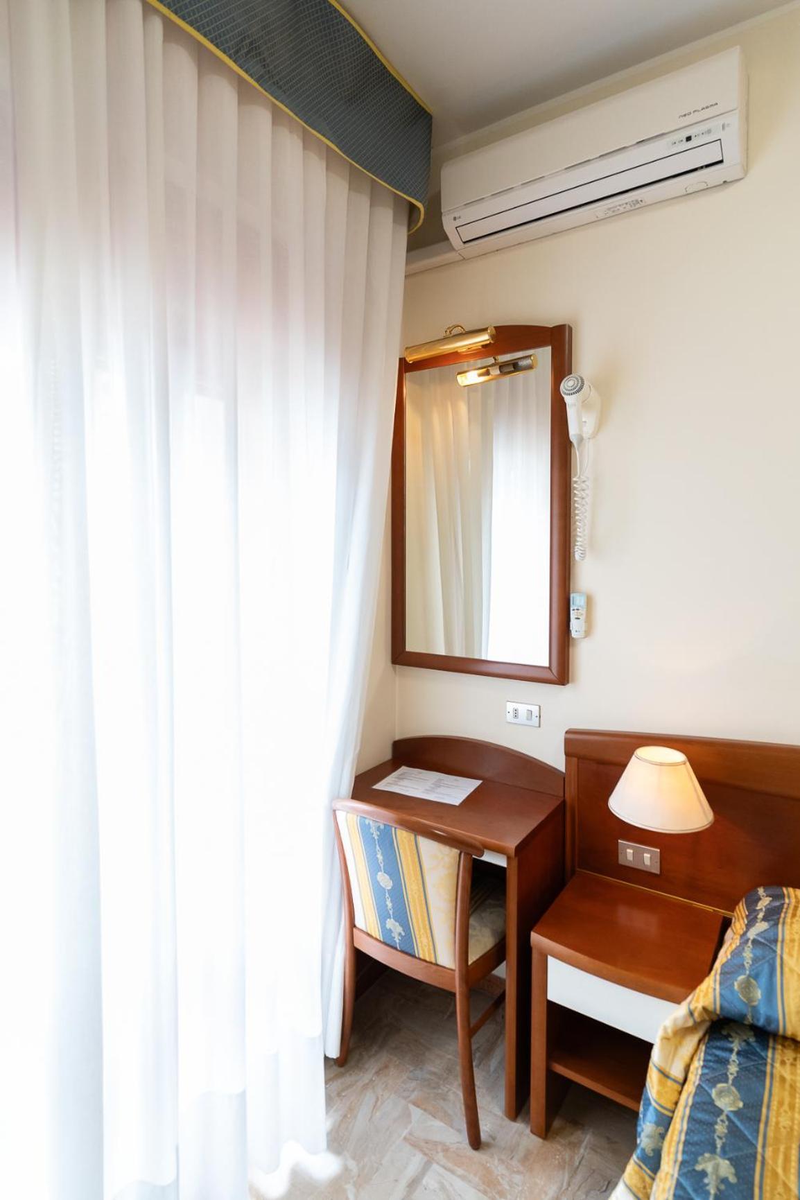 סוטומרינה Easy Hotel Meryon חדר תמונה