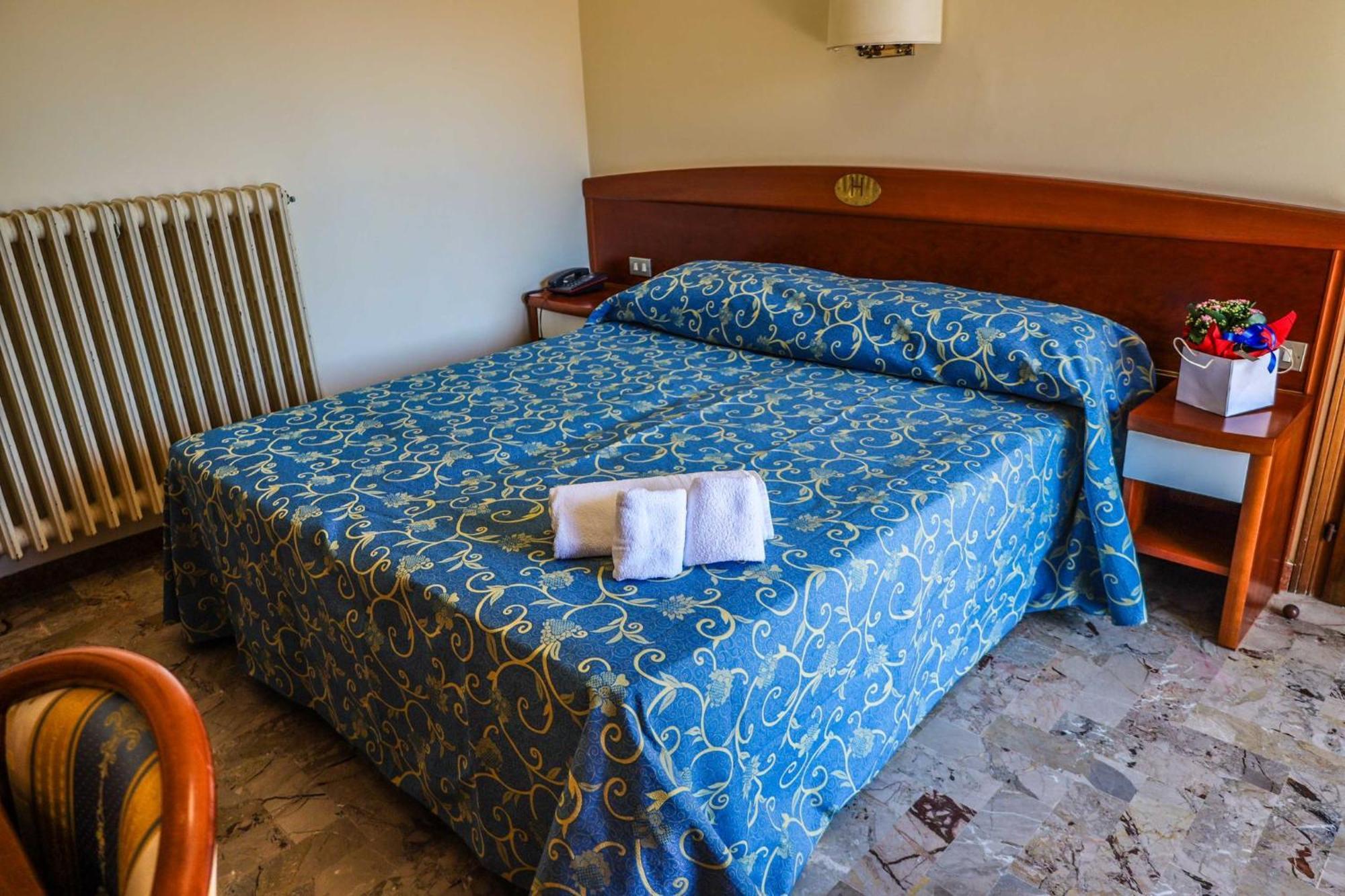 סוטומרינה Easy Hotel Meryon מראה חיצוני תמונה